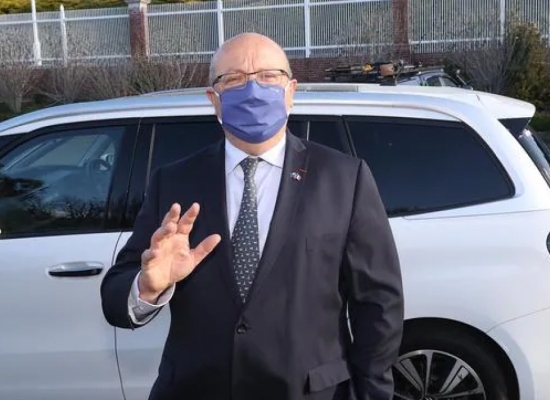 1 Dai Su Phap Tro Lai Uc Nhieu Viec Phai Lam