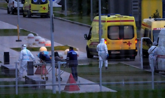 1 Dan Khong Chiu Tiem Ngua Nga Ganh Ky Luc So Ca Covid 19 Tu Vong