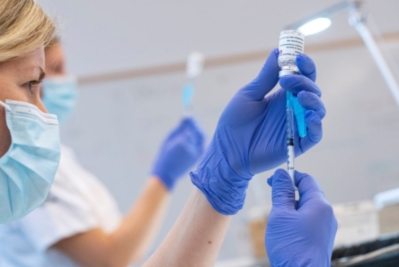 4 Cac Nuoc Chau Au Tiem Vaccine Covid 19 Cho Thanh Thieu Nien Nhu The Nao