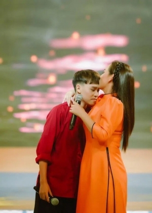 5 Phan Ung Cua Dan Con Nuoi Khi Hay Tin Duoc Sang My Hat Tuong Nho Phi Nhung Ma Khong Co Ho Van Cuong