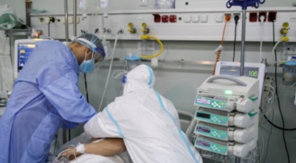 3 Ben Trong Mat Bao Lan Song Covid 19 Moi O Chau Au