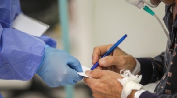 4 Ben Trong Mat Bao Lan Song Covid 19 Moi O Chau Au