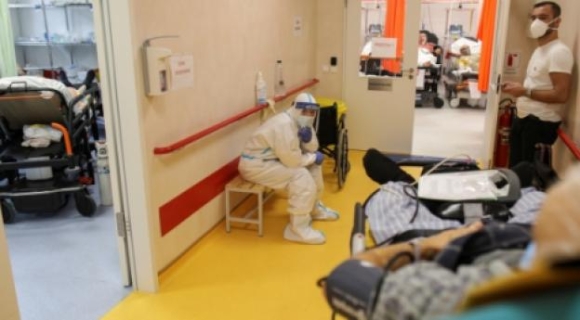 6 Ben Trong Mat Bao Lan Song Covid 19 Moi O Chau Au