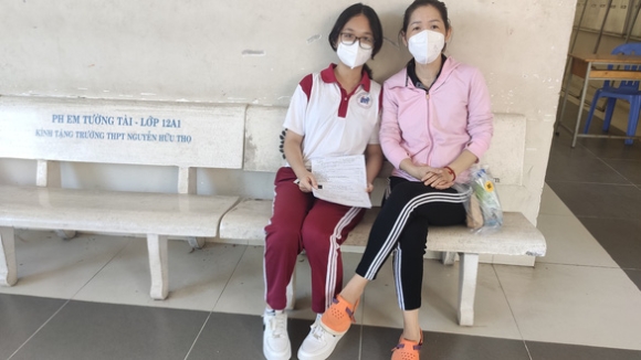 10 Phu Huynh Hoc Sinh Mong Cho Duoc Tiem Vac Xin Ngua Covid 19
