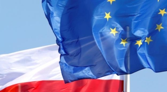 1 Toa Chau Au Phat Ba Lan 1 Trieu Euro Moi Ngay Vi Tranh Cai Cai Cach Tu Phap