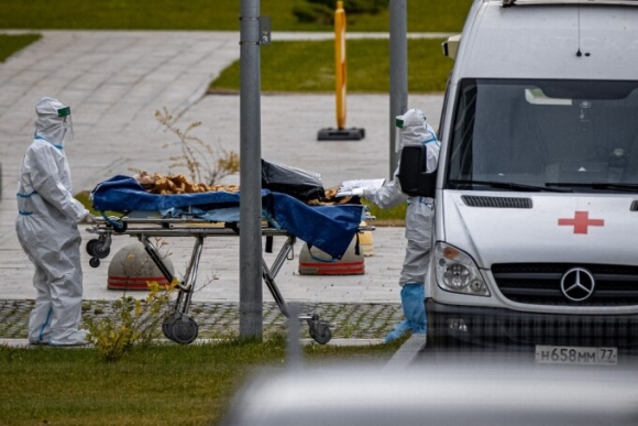 1 Nga Trai Qua Thang Covid 19 Chet Choc Nhat