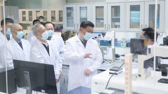 1 Ong Tap Can Binh Keu Goi Doi Xu Cong Bang Voi Vac Xin Trung Quoc