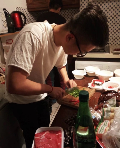 2 Nhom Nu Sinh La Mat De Lai Mot Dong Ghi Chu Ong Chu Quan Lau Doc Xong Lien Tuc Toc Lao Den Benh Vien