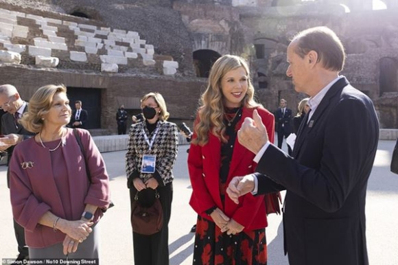 6 Cuoc Hoi Ngo Giua Cac De Nhat Phu Nhan Vo Tong Thong Phap Gay Chu Y Voi Chi Tiet Bat Thuong Nhan Vat Chiem Spotlight Gay Ngo Ngang