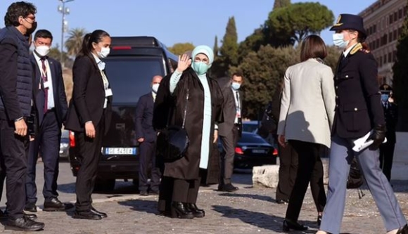 7 Cuoc Hoi Ngo Giua Cac De Nhat Phu Nhan Vo Tong Thong Phap Gay Chu Y Voi Chi Tiet Bat Thuong Nhan Vat Chiem Spotlight Gay Ngo Ngang