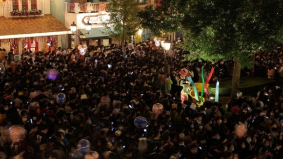 1 33000 Nguoi Mac Ket Trong Disneyland Trung Quoc Vi Mot Ca Covid 19