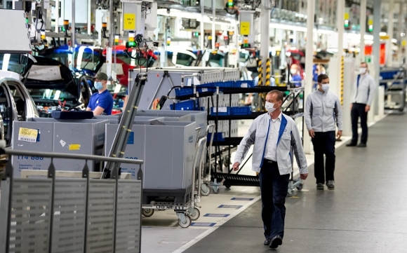 1 Hoat Dong Kinh Doanh Cua Eurozone Tang Truong Voi Toc Do Thap