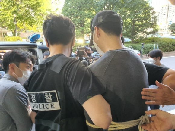 4 Co Gai Xinh Dep Bi Ban Trai Danh Den Chet Thi The Bi Loi Di Khap Toa Nha Vua Gay Phan No Vua Am Anh