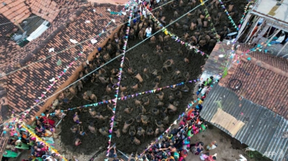 2 Le Hoi Nem Phan Bo Doc Dao O An Do