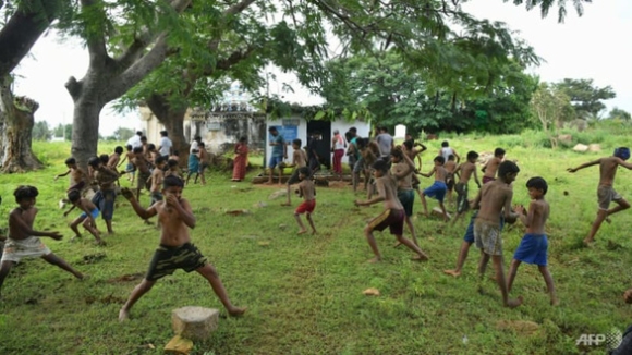 3 Le Hoi Nem Phan Bo Doc Dao O An Do