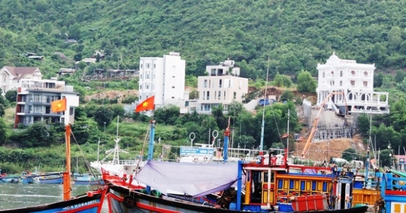 1 Nha Trang Ra Toi Hau Thu Voi Chu Du An Gay Sat Lo Tren Nui Hon Ro