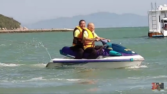 4 He Lo Nguon Tien Giup Tinh That Bong Lai Du Lich Xa Lang Dap Hop Iphone 12 Khong Tiec Tay