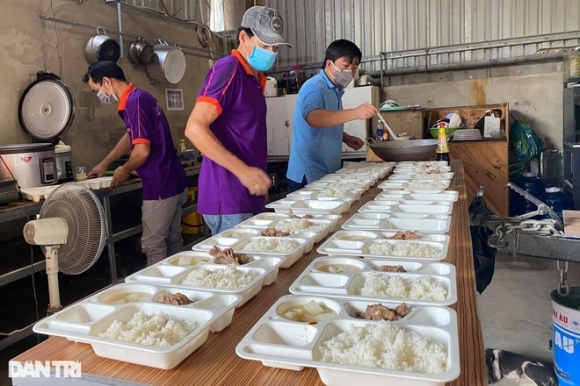 1 Bua Com Cho Cong Nhan Chi 15000 Dong Sao Du Chat