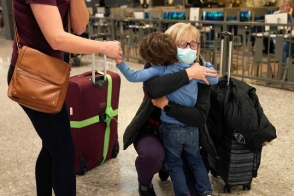 1 Giot Nuoc Mat Hanh Phuc Trong Ngay Doan Tu Khi My Mo Lai Bien Gioi Sau 20 Thang