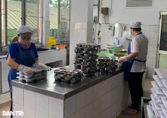 4 Bua Com Cho Cong Nhan Chi 15000 Dong Sao Du Chat