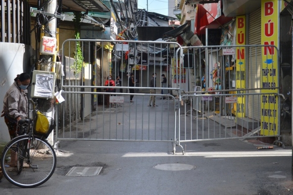 1 Phat Hien O Dich Gan 30 Ca Nghi Covid 19 Ha Noi Phong Toa Mot Khu Dan Cu