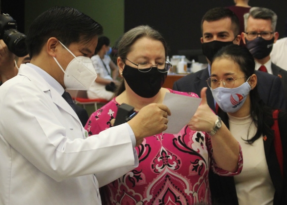 1 Tin Sang 10 11 My Tang Viet Nam Thiet Bi Giai Trinh Tu Gene Cua Virus Tre Mac Covid 19 Se Ra Sao