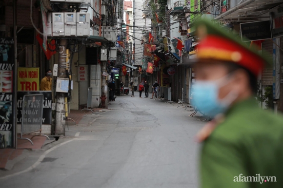 2 F0 Tang Chong Mat Lien Tiep Xuat Hien O Dich Moi Lieu Ha Noi Co Siet Chat