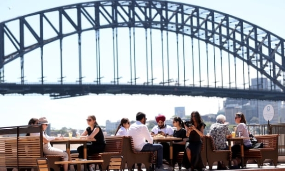 2 Song Chung Voi Covid 19 Bang Dong Dan Nhat Australia Van Co Ca Mac Thap