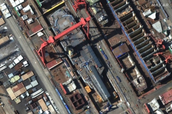 3 Trung Quoc Sap Dong Xong Tau San Bay Thu Ba