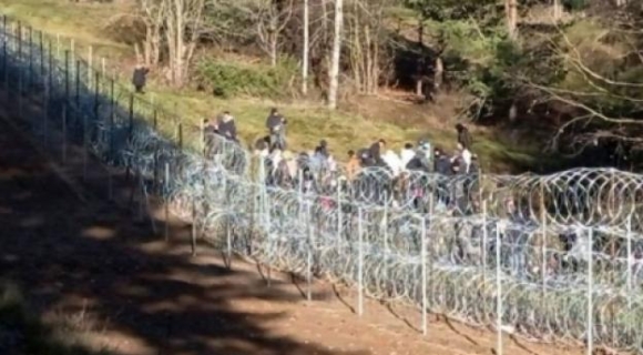 2 Nga Dieu 2 May Bay Nem Bom Den Belarus Do Loi Cho Eu Ve Khung Hoang Di Cu