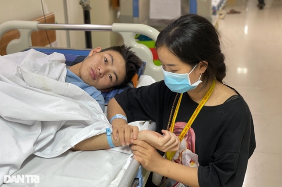 4 Xot Xa So Phan Nghiet Nga Cua Cau Be Nguoi Dao Lam Phu Ho Nuoi Em Gai Nho