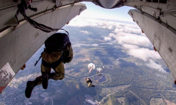 1 Linh Du Nga Tu Nan Khi Co Cuu Dong Doi