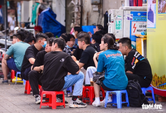 2 Covid 19 Tang O Tphcm Nhieu Nguoi Chu Quan Thao Khau Trang Tum 5 Tum 7 Noi Chuyen