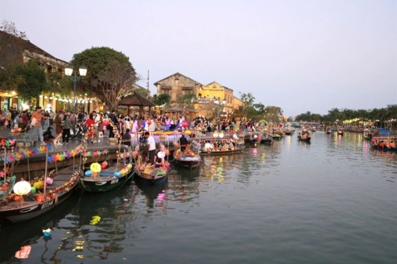 1 Hoi An Mo Cua Don Khach Quoc Te Va Noi Dia Tu 1511