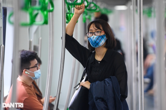 11 Tau Duong Sat Cat Linh   Ha Dong Bat Ngo Vang Khach Sang Dau Tuan