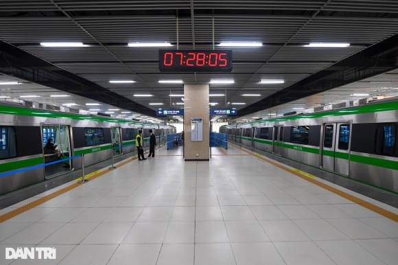 2 Tau Duong Sat Cat Linh   Ha Dong Bat Ngo Vang Khach Sang Dau Tuan