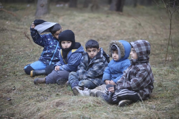 7 Tham Canh Cua Nguoi Di Cu Mac Ket O Cua Ngo Chau Au