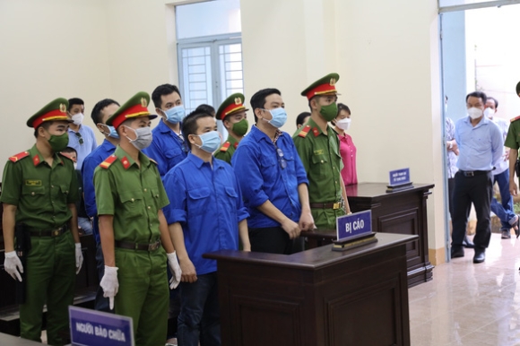 1 Ca 5 Thanh Vien Nhom Bao Sach Deu Khang Cao Xin Giam Hinh Phat