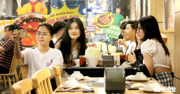 1 Tphcm Thi Diem Mo Lai Dich Vu An Uong Den 22h Duoc Ban Ruou Bia