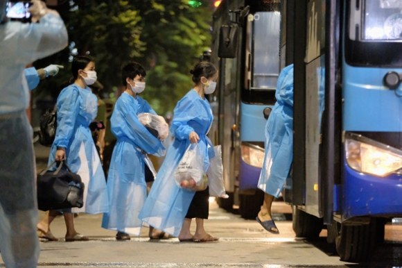 2 Cach Ly F1 Tai Nha Nhieu Noi Van Lung Tung