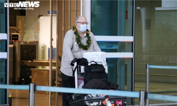 3 Anh Da Nang Don Chuyen Bay Dau Tien Dua Khach Quoc Te Den Viet Nam