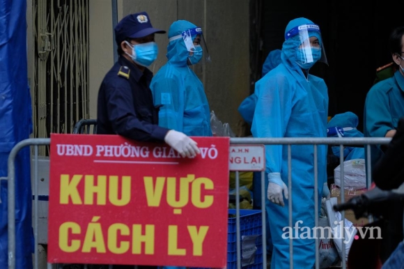 3 Ha Noi Phuong Giang Vo Dung Hang Rao Cao 2m De Chong Dich