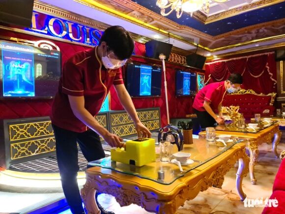 3 Tphcm Tiem Karaoke Spa Bat Dau Hoat Dong Lai Sau Nua Nam Dong Cua