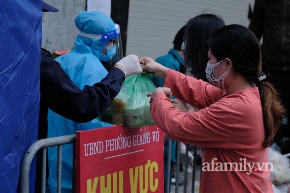 6 Ha Noi Phuong Giang Vo Dung Hang Rao Cao 2m De Chong Dich