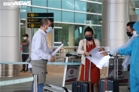 8 Anh Da Nang Don Chuyen Bay Dau Tien Dua Khach Quoc Te Den Viet Nam