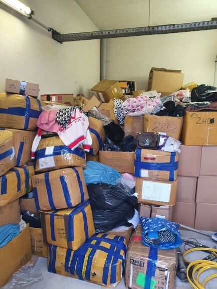 2 Canh Sat Tich Thu 4 Tan Hang Hieu Rom Trong Can Ho Cua Phun Nu Viet O Berlin