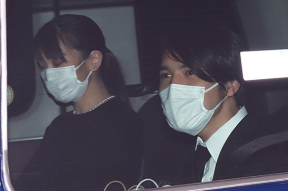 1 Tiet Lo Soc Ve Thai Do Hat Hui Cua Cha Me De Cuu Cong Chua Nhat Voi Con Re Thi Phi