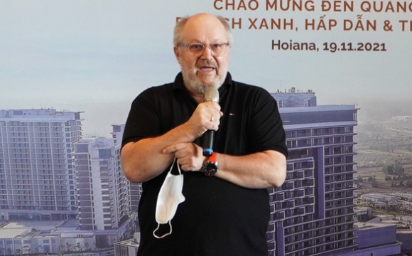 3 Chum Anh Du Khach Quoc Te Vui Ve Thu Gian O Khu Nghi Duong Quang Nam