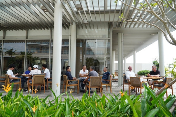 5 Chum Anh Du Khach Quoc Te Vui Ve Thu Gian O Khu Nghi Duong Quang Nam