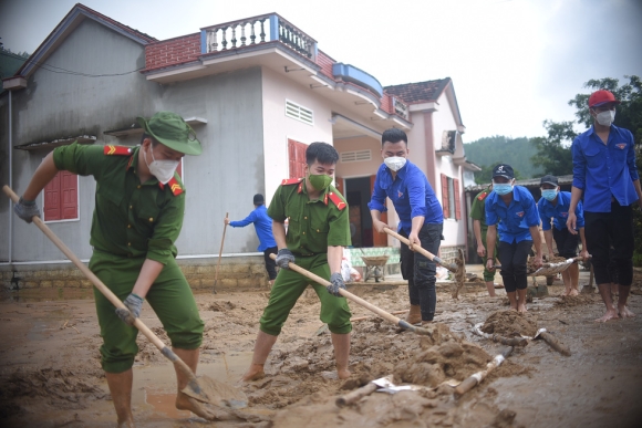 8 Khac Phuc Hau Qua Sat Lo Kinh Hoang O Nui Cam Thay Bo Doi Den Ca Xom Ai Cung Mung